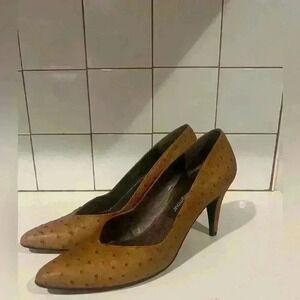 VINTAGE Stuart Weitzman- Mr. Seymour Ostrich Leather tan brown heels EUC Size 8